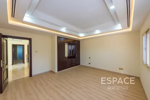 Villa in Meadows, Dubai 5 bedrooms, 489 sq.m. № 122717 - photo 15
