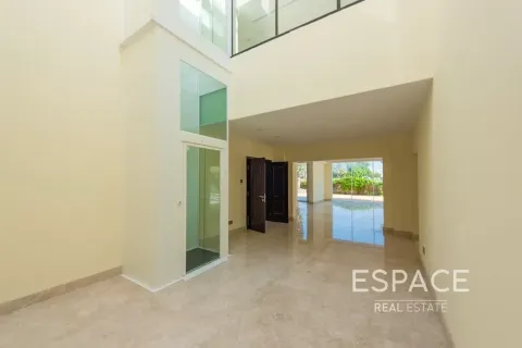 Villa in Meadows, Dubai 5 bedrooms, 489 sq.m. № 122717 - photo 8