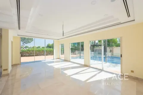 Villa in Meadows, Dubai 5 bedrooms, 489 sq.m. № 122717 - photo 4