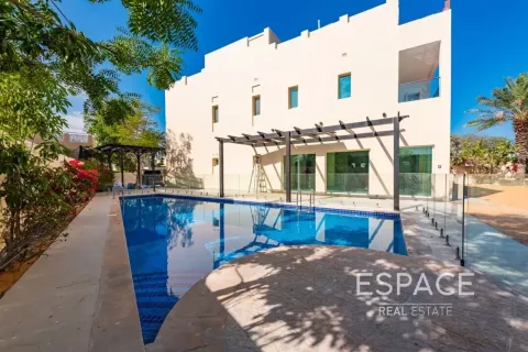 Villa in Meadows, Dubai 5 bedrooms, 489 sq.m. № 122717