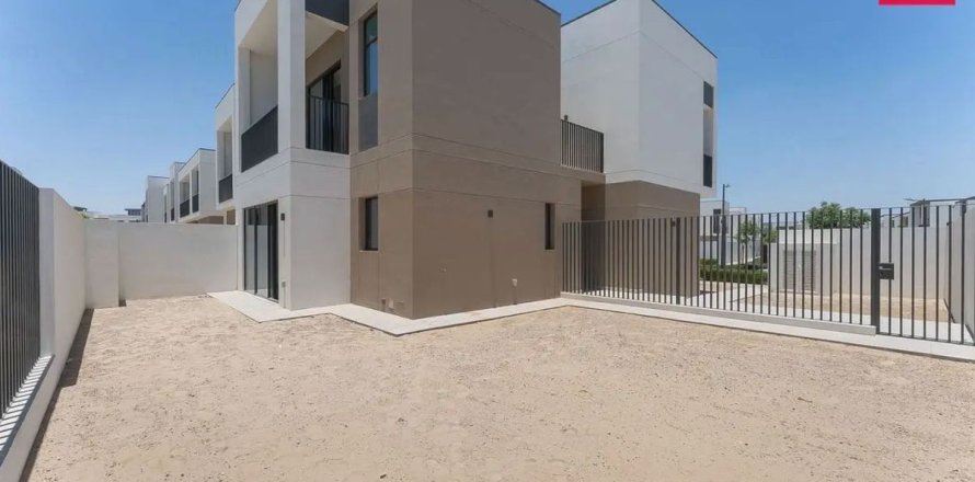 Villa in Dubai 4 bedrooms, 294 sq.m. № 123395