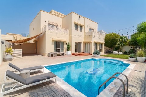 Вилла в Аль-Васле, Дубай, 6 спален, 628м², № 120359