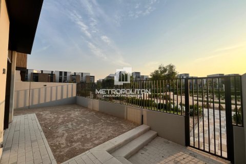 Villa en Mudon, Dubai, 4 dormitorios, 241 m², № 73940 - foto 2