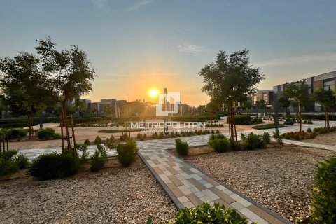 Villa en Mudon, Dubai, 4 dormitorios, 241 m², № 73940 - foto 1