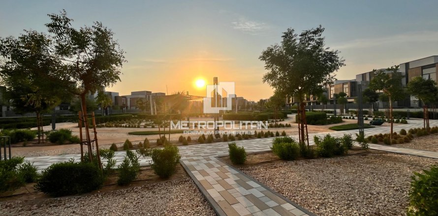 Villa en Mudon, Dubai, 4 dormitorios, 241 m², № 73940