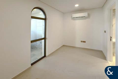 Villa in Jumeirah Golf Estates, Dubai 3 bedrooms, 195 sq.m. № 76247 - photo 16