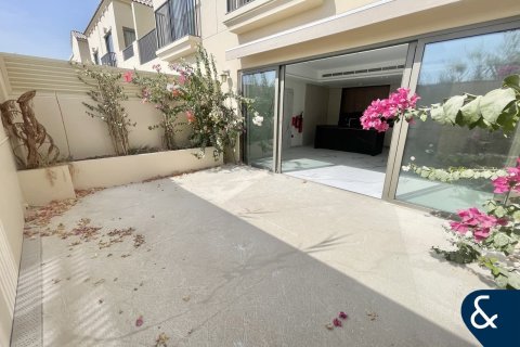 Villa in Jumeirah Golf Estates, Dubai 3 bedrooms, 195 sq.m. № 76247 - photo 1