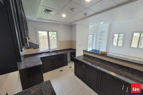 Adosado en Dubai, 3 dormitorios, 180 m², № 76140 - foto 7