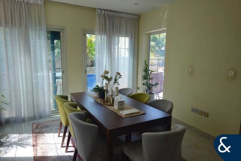 Villa in District 8A, Jumeirah Village Triangle, Dubai 3 bedrooms, 250 sq.m. № 76094 - photo 3