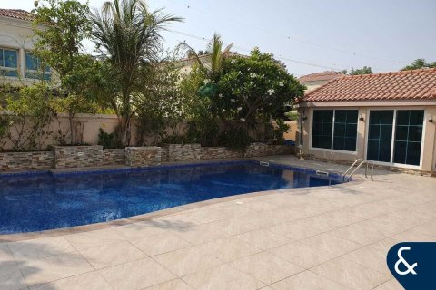 Villa in District 8A, Jumeirah Village Triangle, Dubai 3 bedrooms, 250 sq.m. № 76094 - photo 17