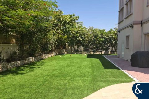 Villa in District 8A, Jumeirah Village Triangle, Dubai 3 bedrooms, 250 sq.m. № 76094 - photo 15