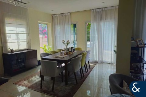 Villa in District 8A, Jumeirah Village Triangle, Dubai 3 bedrooms, 250 sq.m. № 76094 - photo 4