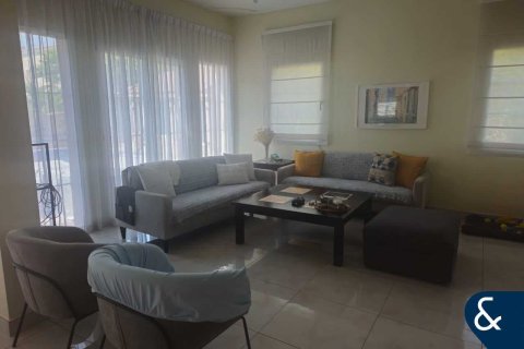 Villa in District 8A, Jumeirah Village Triangle, Dubai 3 bedrooms, 250 sq.m. № 76094 - photo 6