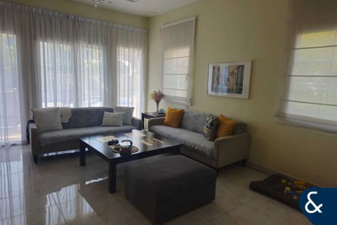 Villa in District 8A, Jumeirah Village Triangle, Dubai 3 bedrooms, 250 sq.m. № 76094 - photo 1