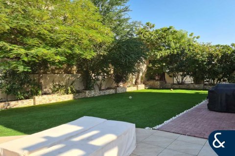 Villa in District 8A, Jumeirah Village Triangle, Dubai 3 bedrooms, 250 sq.m. № 76094 - photo 5