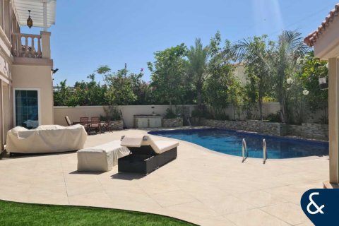 Villa in District 8A, Jumeirah Village Triangle, Dubai 3 bedrooms, 250 sq.m. № 76094 - photo 9