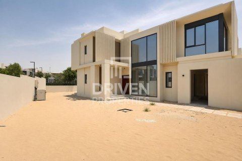 Villa in Jebel Ali, Dubai 5 bedrooms, 715.73 sq.m. № 127840 - photo 2