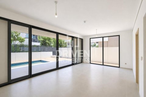 Villa in Jebel Ali, Dubai 5 bedrooms, 715.73 sq.m. № 127840 - photo 4