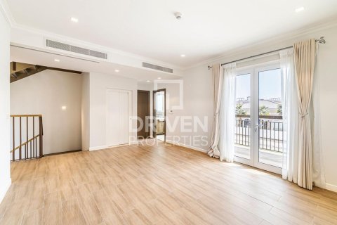 Villa in Jumeirah, Dubai 4 bedrooms, 384.99 sq.m. № 127838 - photo 20