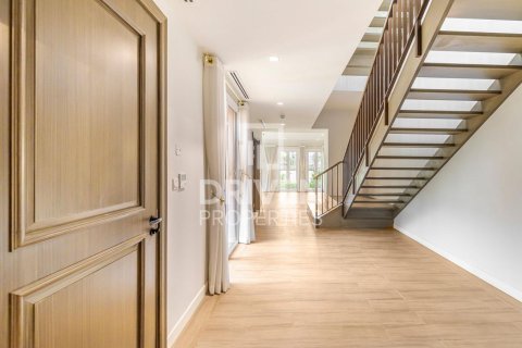 Villa in Jumeirah, Dubai 4 bedrooms, 384.99 sq.m. № 127838 - photo 21