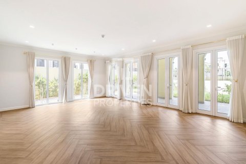 Villa in Jumeirah, Dubai 4 bedrooms, 384.99 sq.m. № 127838 - photo 5