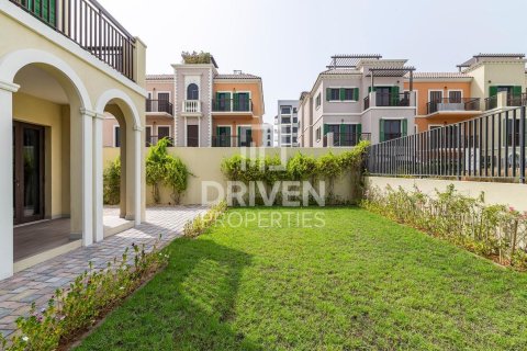 Villa in Jumeirah, Dubai 4 bedrooms, 384.99 sq.m. № 127838 - photo 3
