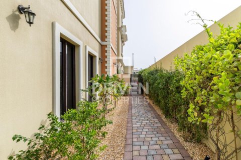 Villa in Jumeirah, Dubai 4 bedrooms, 384.99 sq.m. № 127838 - photo 30