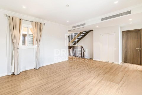Villa in Jumeirah, Dubai 4 bedrooms, 384.99 sq.m. № 127838 - photo 18