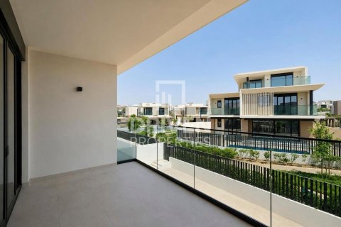 Villa in Jebel Ali, Dubai 4 bedrooms, 640.01 sq.m. № 127839 - photo 23