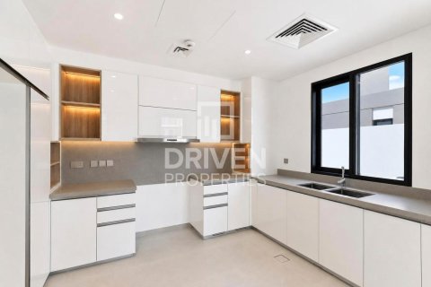 Villa in Jebel Ali, Dubai 4 bedrooms, 640.01 sq.m. № 127839 - photo 15
