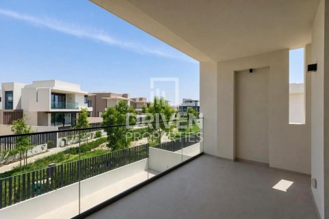 Villa in Jebel Ali, Dubai 4 bedrooms, 640.01 sq.m. № 127839 - photo 22
