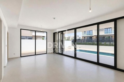 Villa in Jebel Ali, Dubai 4 bedrooms, 640.01 sq.m. № 127839 - photo 3