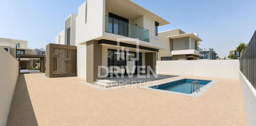 Villa in Jebel Ali, Dubai 4 bedrooms, 640.01 sq.m. № 127839