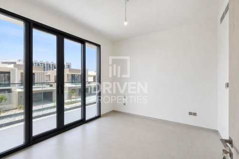 Villa in Jebel Ali, Dubai 4 bedrooms, 640.01 sq.m. № 127839 - photo 12