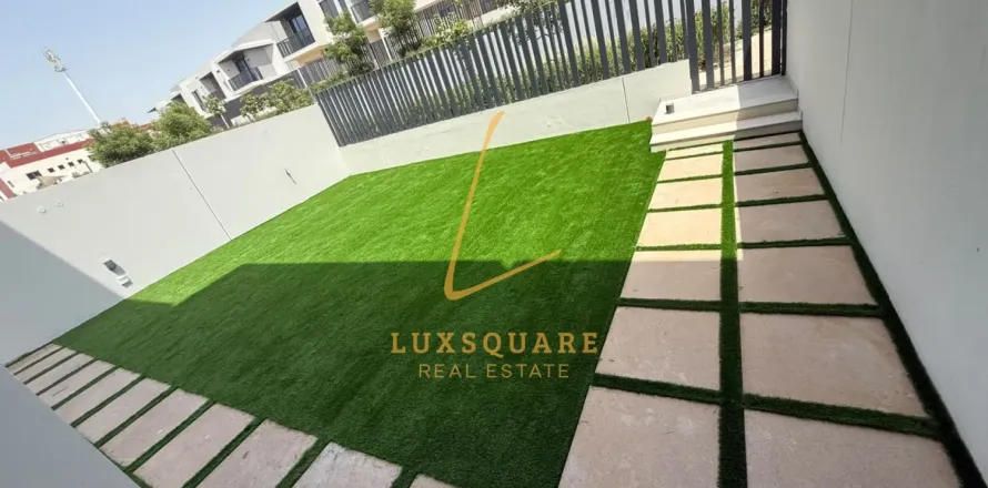 Villa in Jebel Ali, Dubai 4 bedrooms, 252 sq.m. № 124458