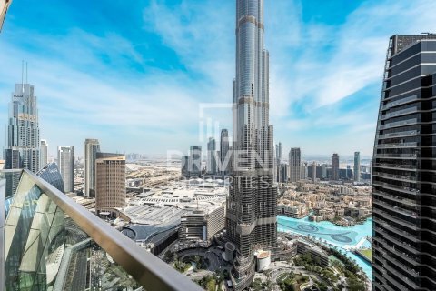 Снять в аренду квартиру в Burj Vista, Даунтаун Дубай (Даунтаун Бурдж Дубай), Дубай: 3 спальни, 165м², № 20781 - фото 1