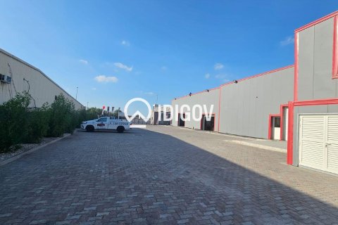 Warehouse in Al Quoz, Dubai 3716.12 sq.m. № 121118 - photo 2