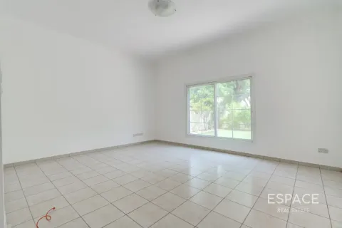 Villa in The Lakes, Dubai 3 bedrooms, 315 sq.m. № 122725 - photo 2