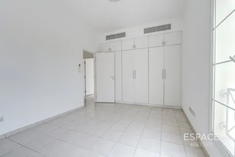 Villa in The Lakes, Dubai 3 bedrooms, 315 sq.m. № 122725 - photo 13