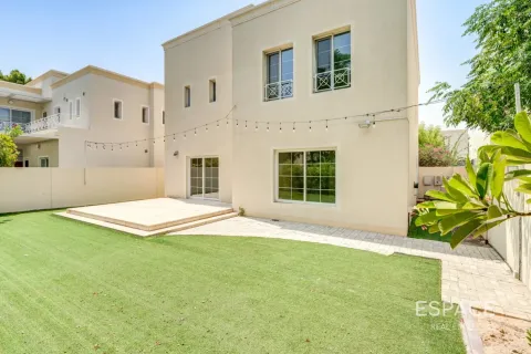 Villa in The Lakes, Dubai 3 bedrooms, 315 sq.m. № 122725