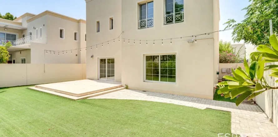 Villa in The Lakes, Dubai 3 bedrooms, 315 sq.m. № 122725