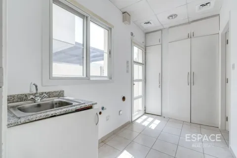Villa in The Lakes, Dubai 3 bedrooms, 315 sq.m. № 122725 - photo 7