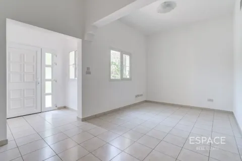 Villa in The Lakes, Dubai 3 bedrooms, 315 sq.m. № 122725 - photo 8