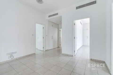 Villa in The Lakes, Dubai 3 bedrooms, 315 sq.m. № 122725 - photo 11