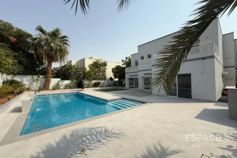 Villa in Meadows, Dubai 5 bedrooms, 391 sq.m. № 122720