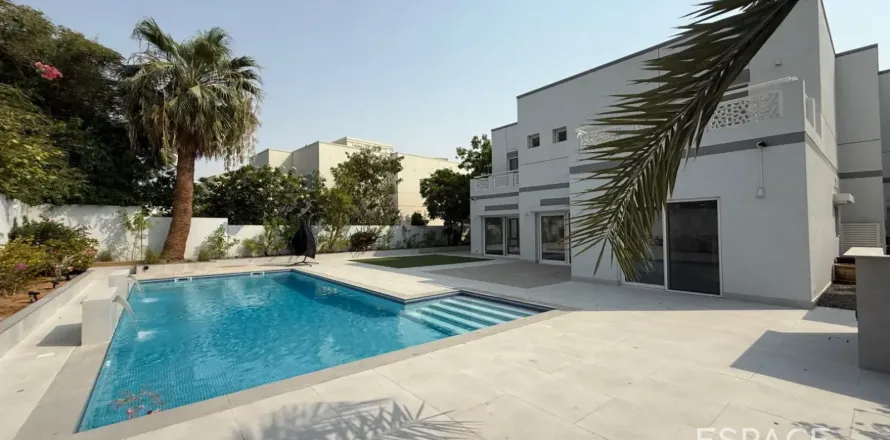 Villa in Meadows, Dubai 5 bedrooms, 391 sq.m. № 122720