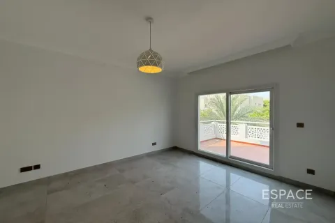 Villa in Meadows, Dubai 5 bedrooms, 391 sq.m. № 122720 - photo 7