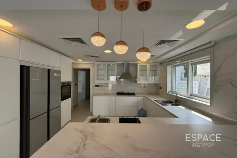 Villa in Meadows, Dubai 5 bedrooms, 391 sq.m. № 122720 - photo 4