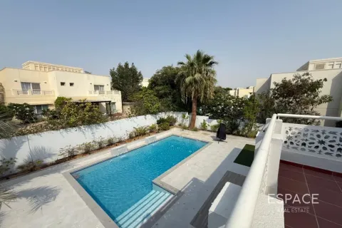 Villa in Meadows, Dubai 5 bedrooms, 391 sq.m. № 122720 - photo 13