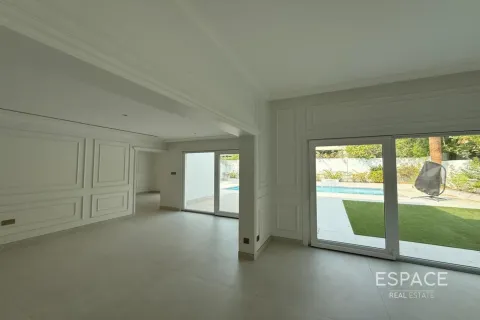 Villa in Meadows, Dubai 5 bedrooms, 391 sq.m. № 122720 - photo 3